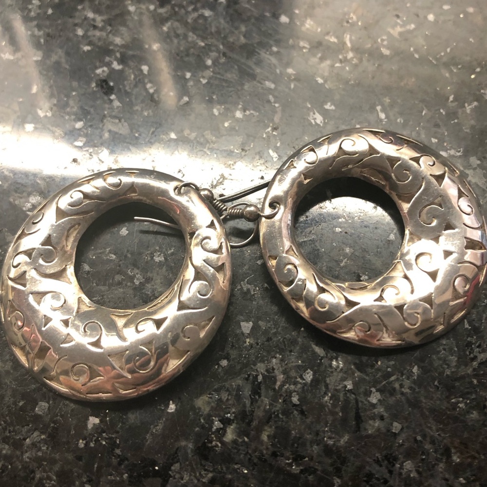 Vintage Mexican Sterling silverEarrings Filigree outer circle 11 grams weight.